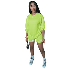 Load image into Gallery viewer, 2020 nouveau été lettre imprimer décontracté femmes deux pièces tenues ensemble survêtement chemise haut Sexy + Biker Shorts survêtement 2 pièces actif
